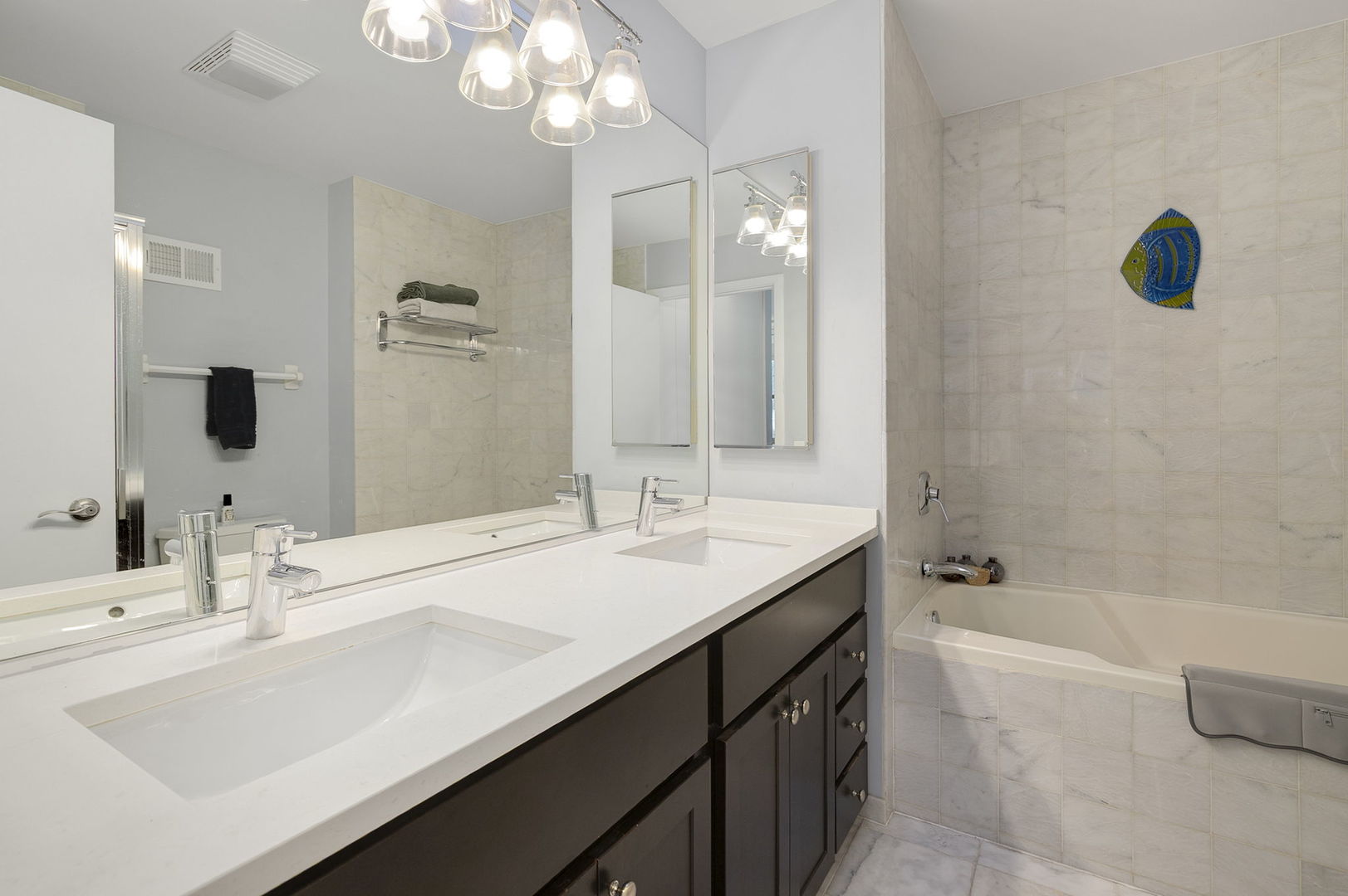2501 N WAYNE Avenue Unit: 14