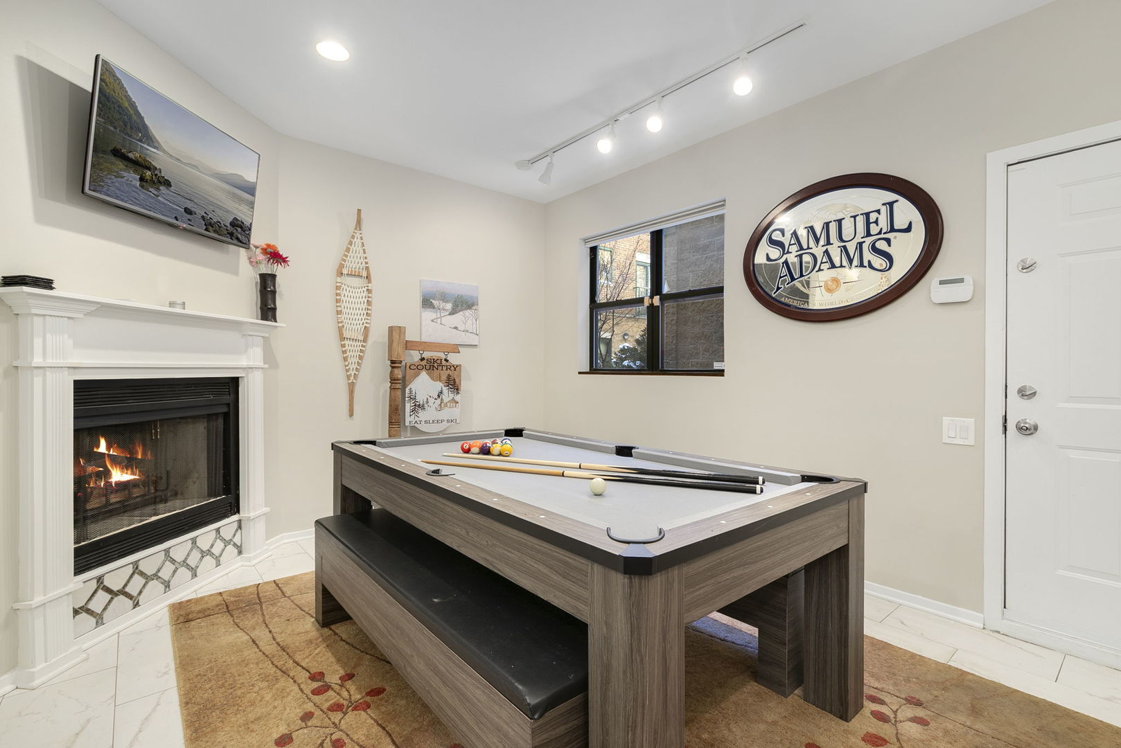 2501 N WAYNE Avenue Unit: 14