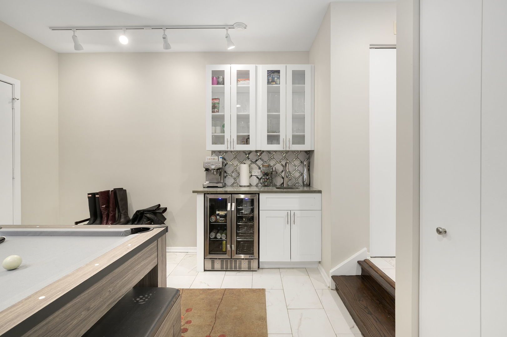 2501 N WAYNE Avenue Unit: 14
