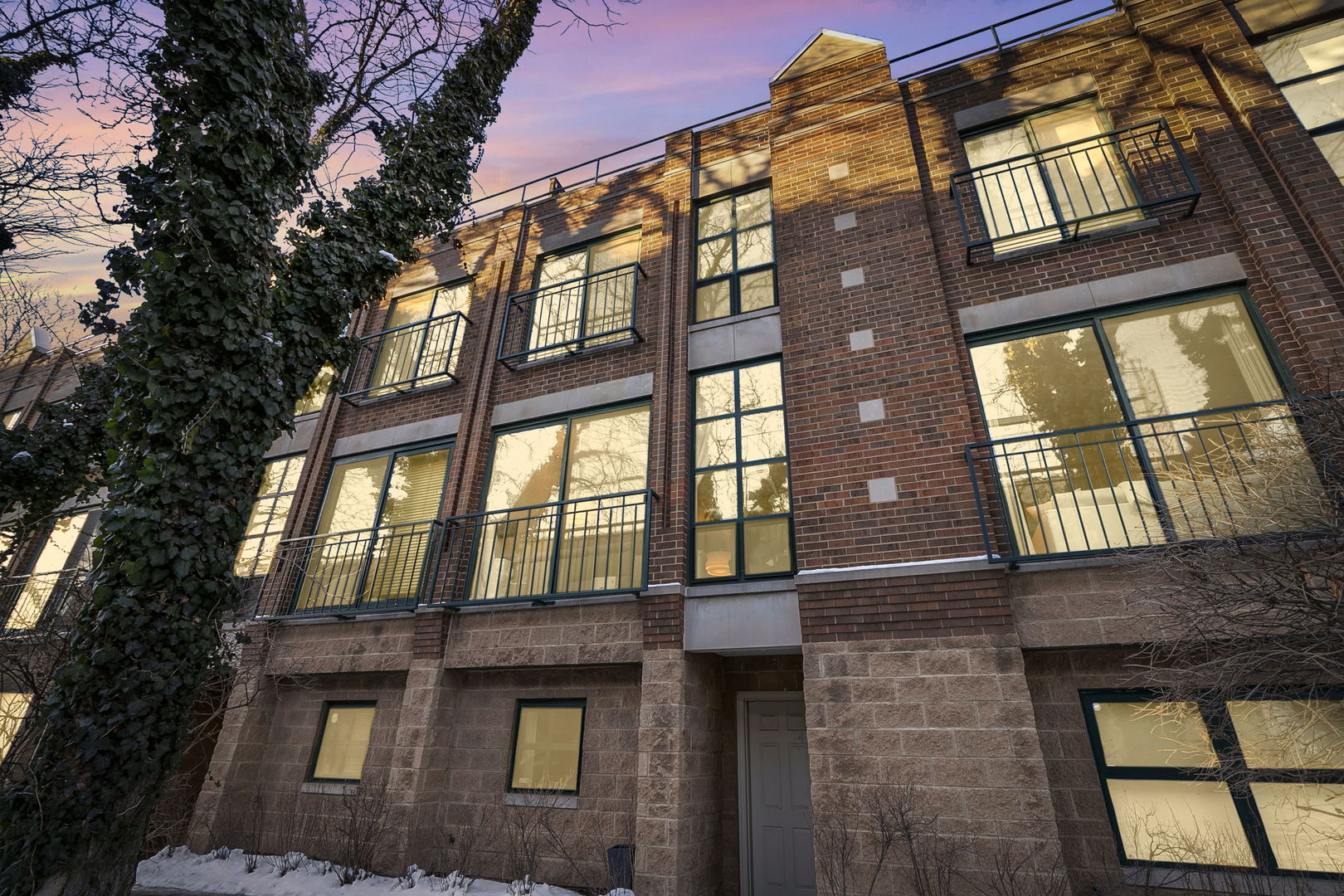 2501 N WAYNE Avenue Unit: 14