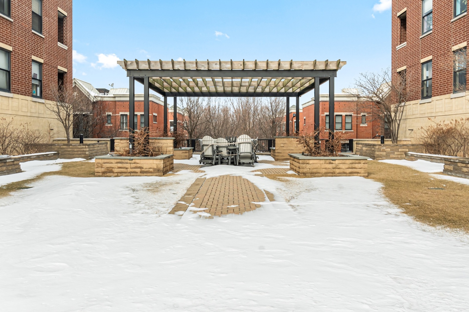 833 W 15th Place Unit: 311