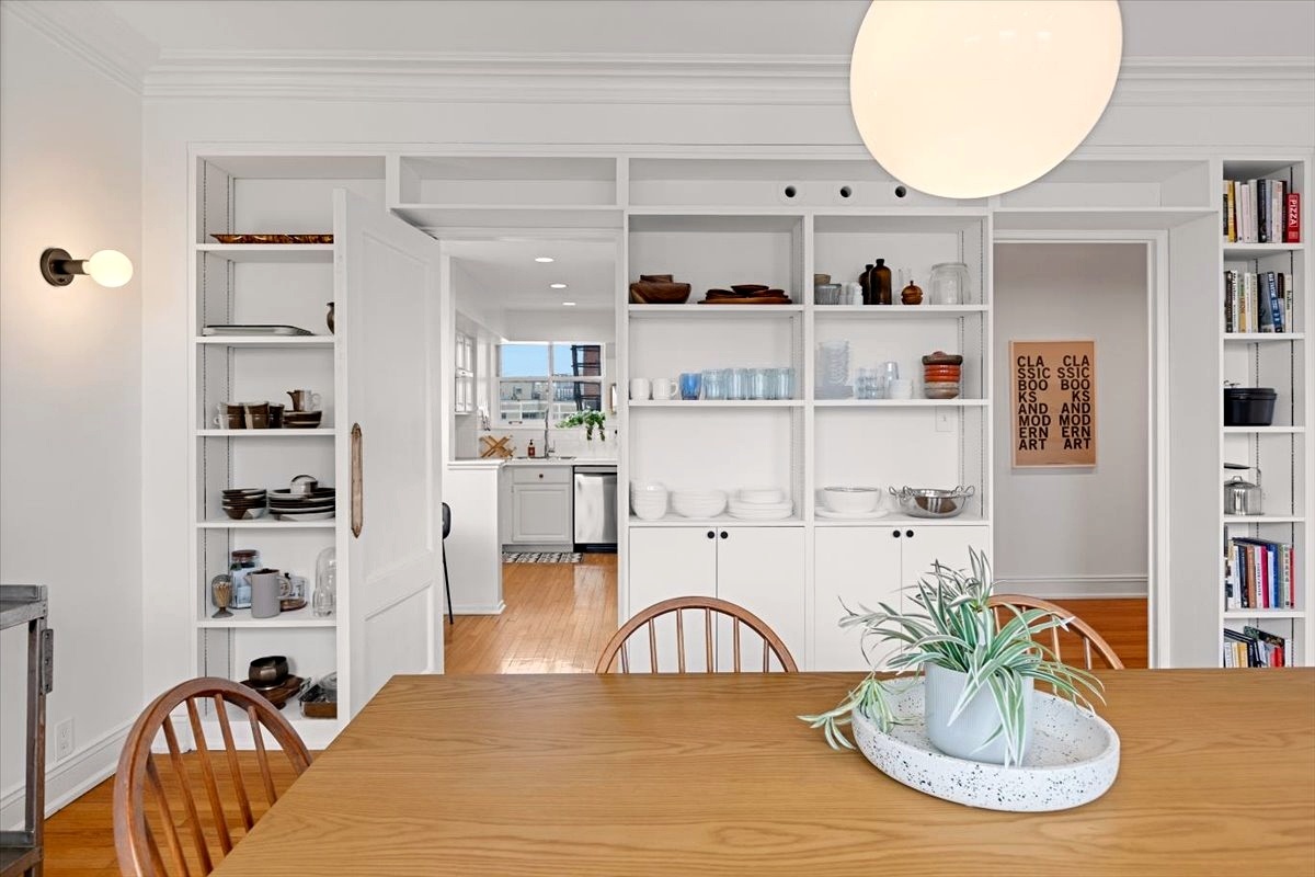 431 W Oakdale Avenue Unit: 13D