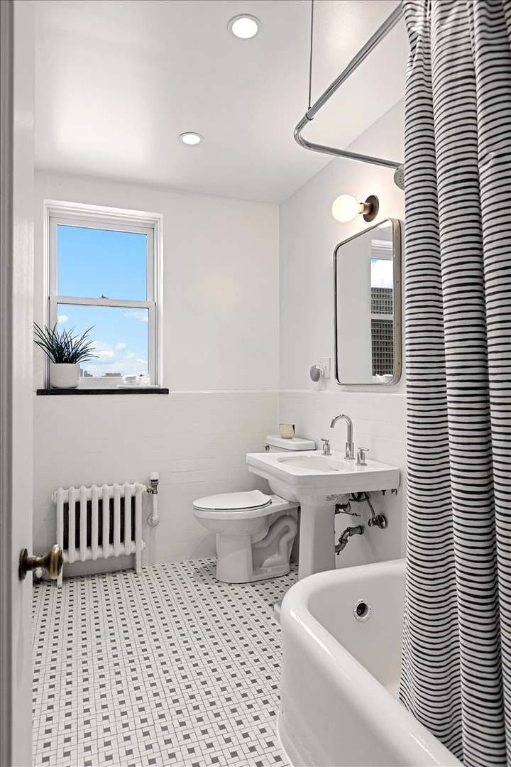 431 W Oakdale Avenue Unit: 13D