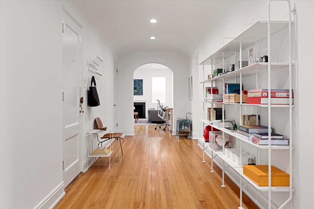 431 W Oakdale Avenue Unit: 13D