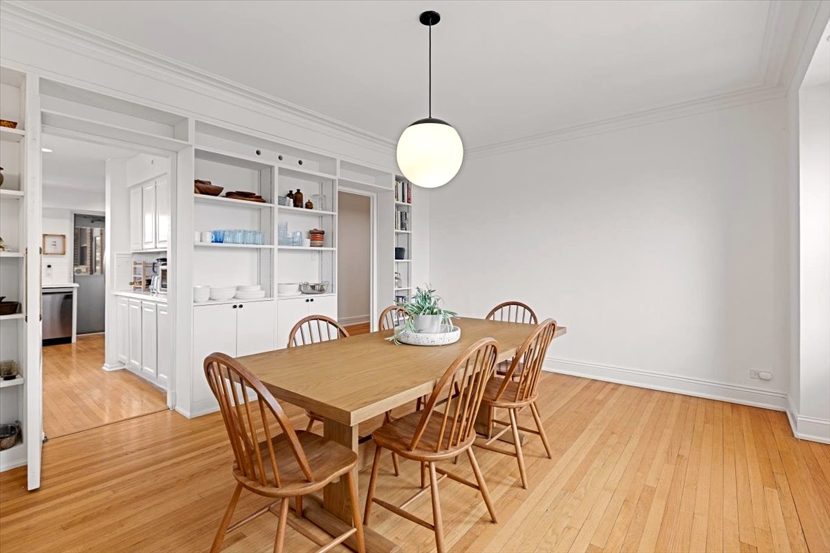 431 W Oakdale Avenue Unit: 13D