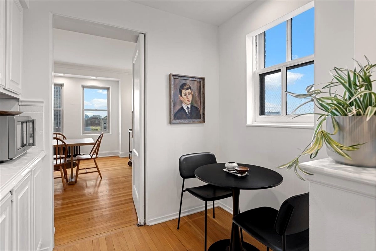 431 W Oakdale Avenue Unit: 13D