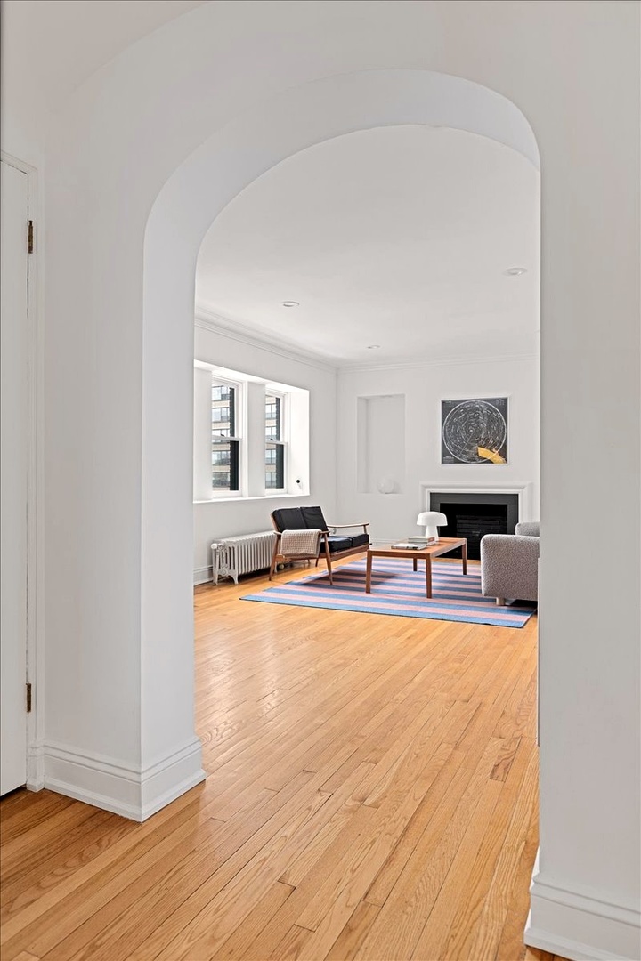431 W Oakdale Avenue Unit: 13D