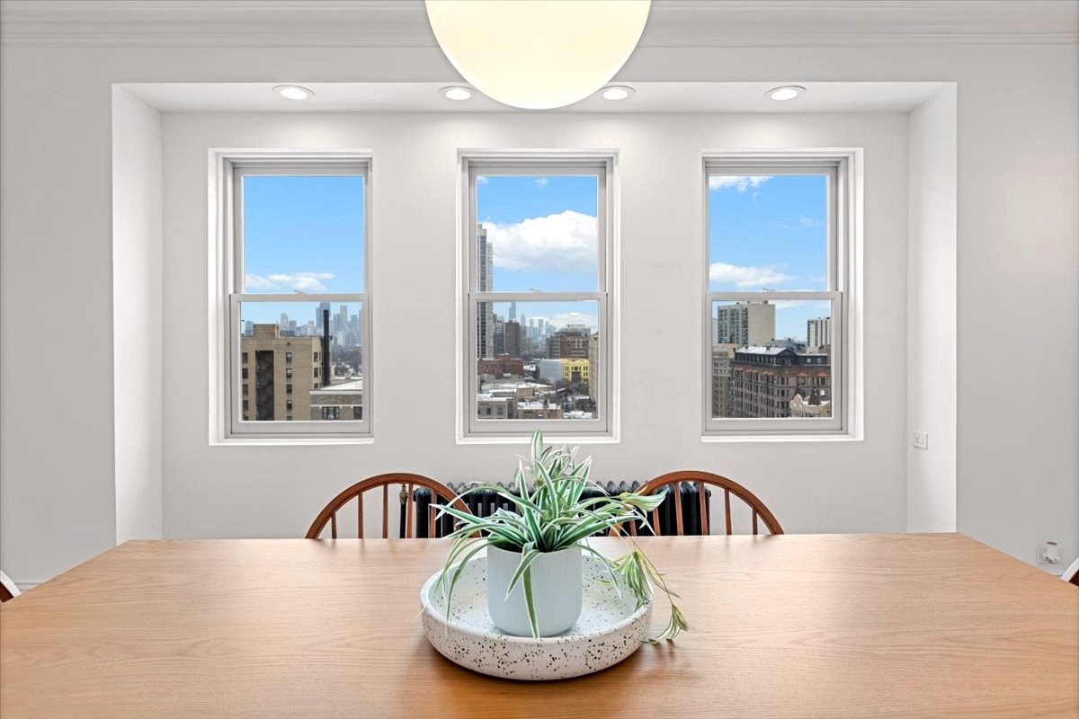 431 W Oakdale Avenue Unit: 13D