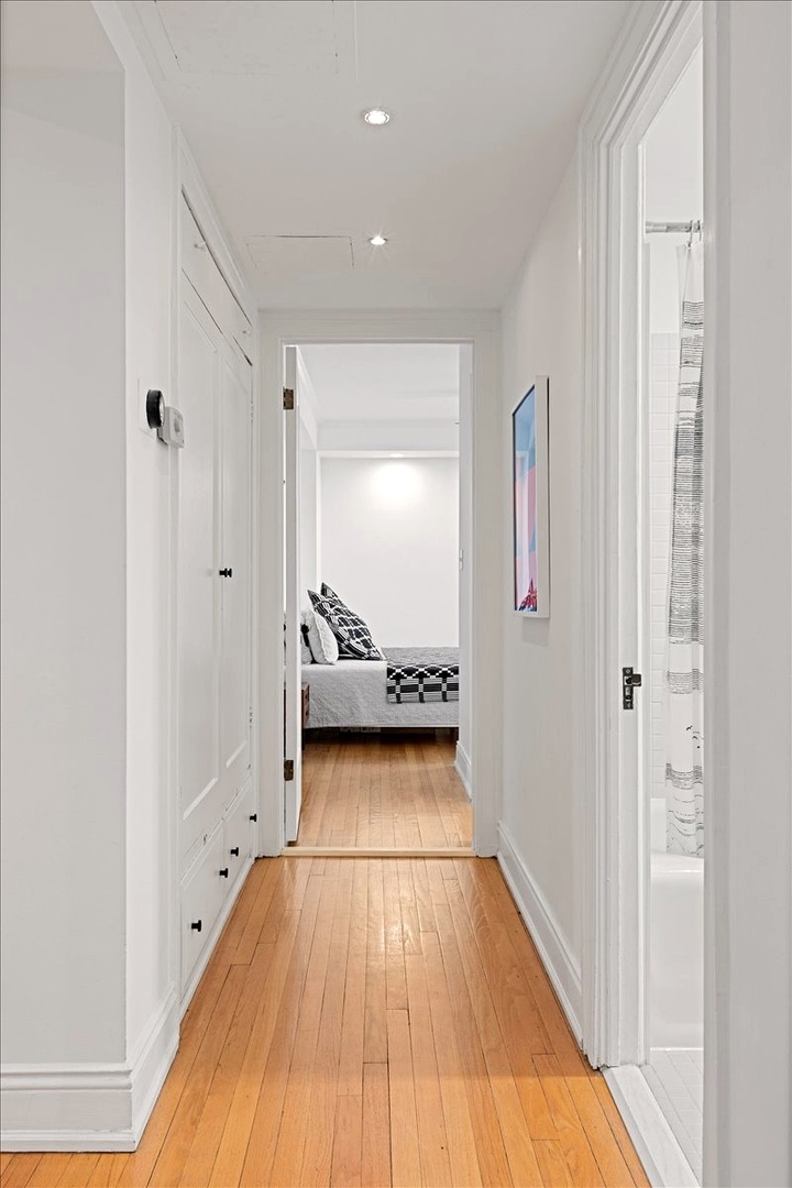 431 W Oakdale Avenue Unit: 13D