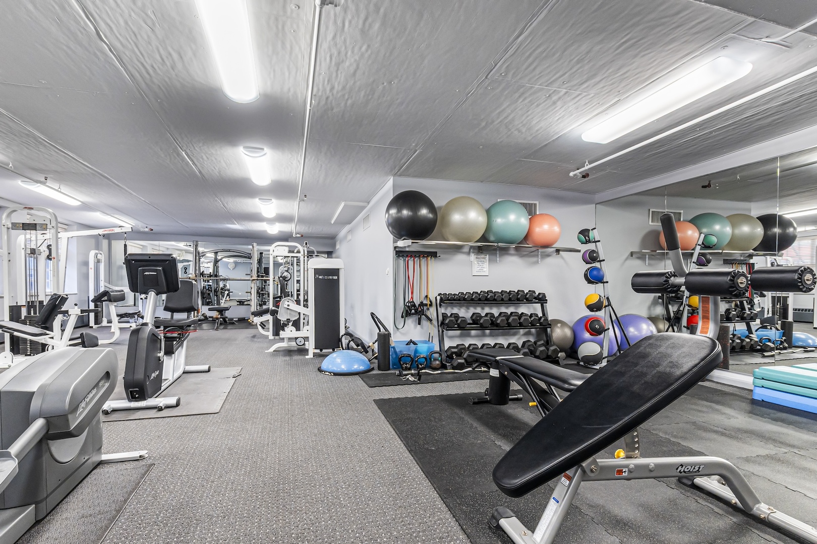 21 W Chestnut Street Unit: 1403