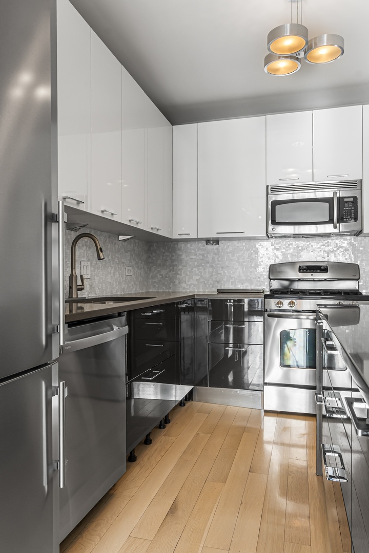 21 W Chestnut Street Unit: 1403