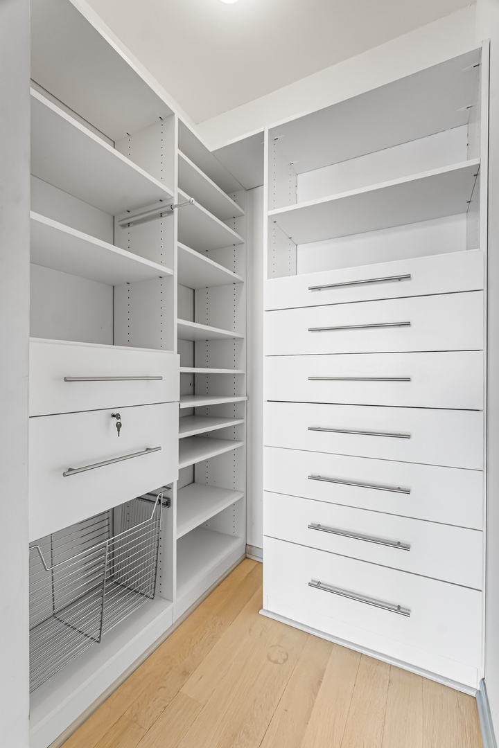 21 W Chestnut Street Unit: 1403