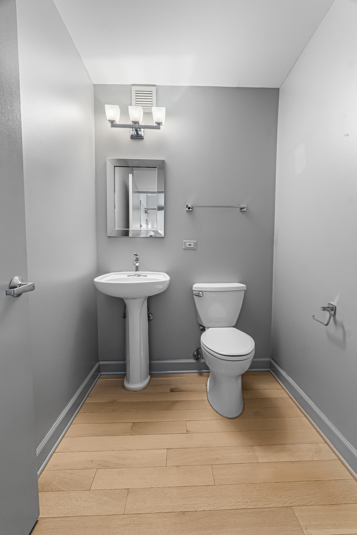 21 W Chestnut Street Unit: 1403