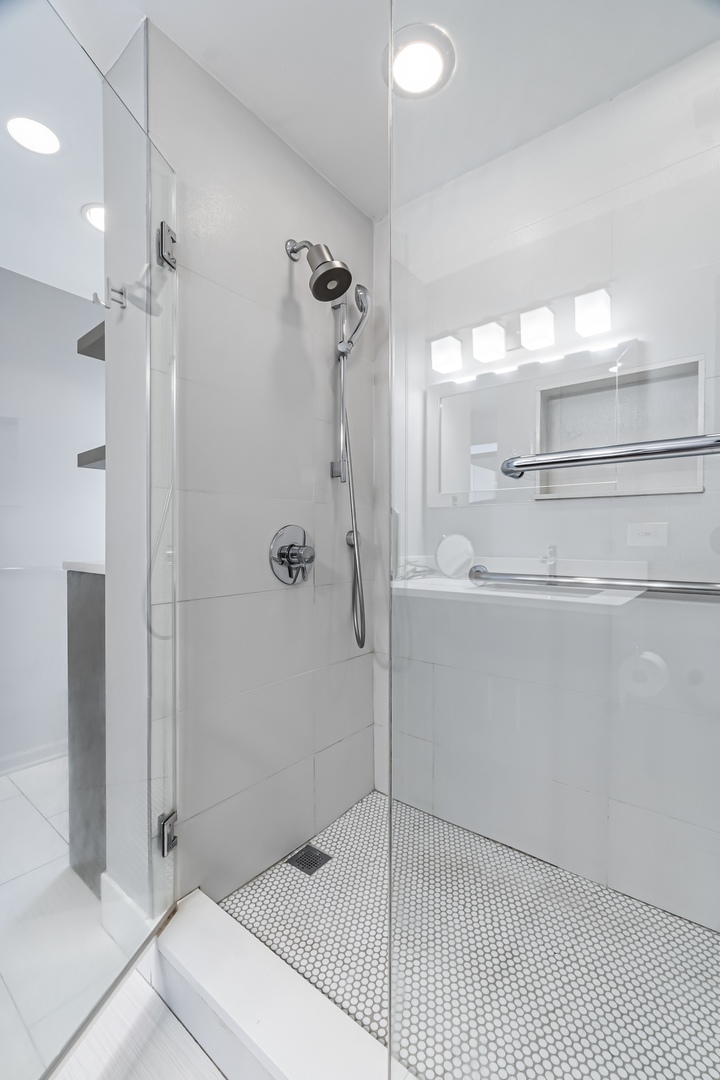 21 W Chestnut Street Unit: 1403