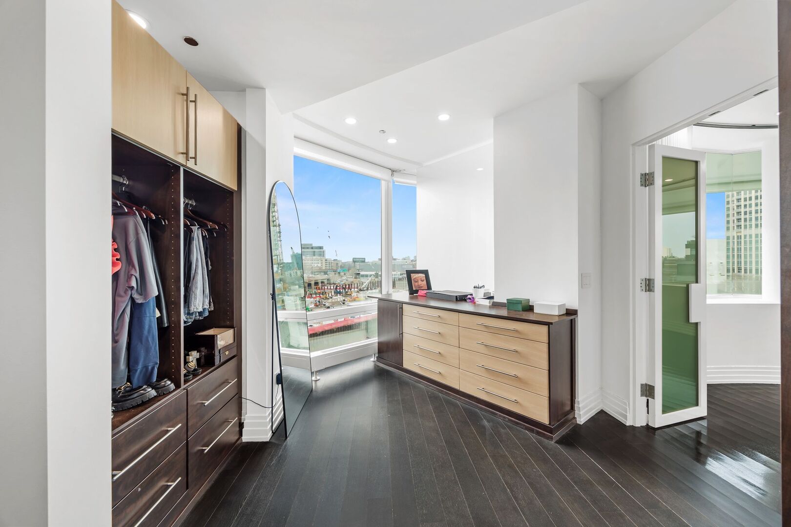 600 N Kingsbury Street Unit: 506