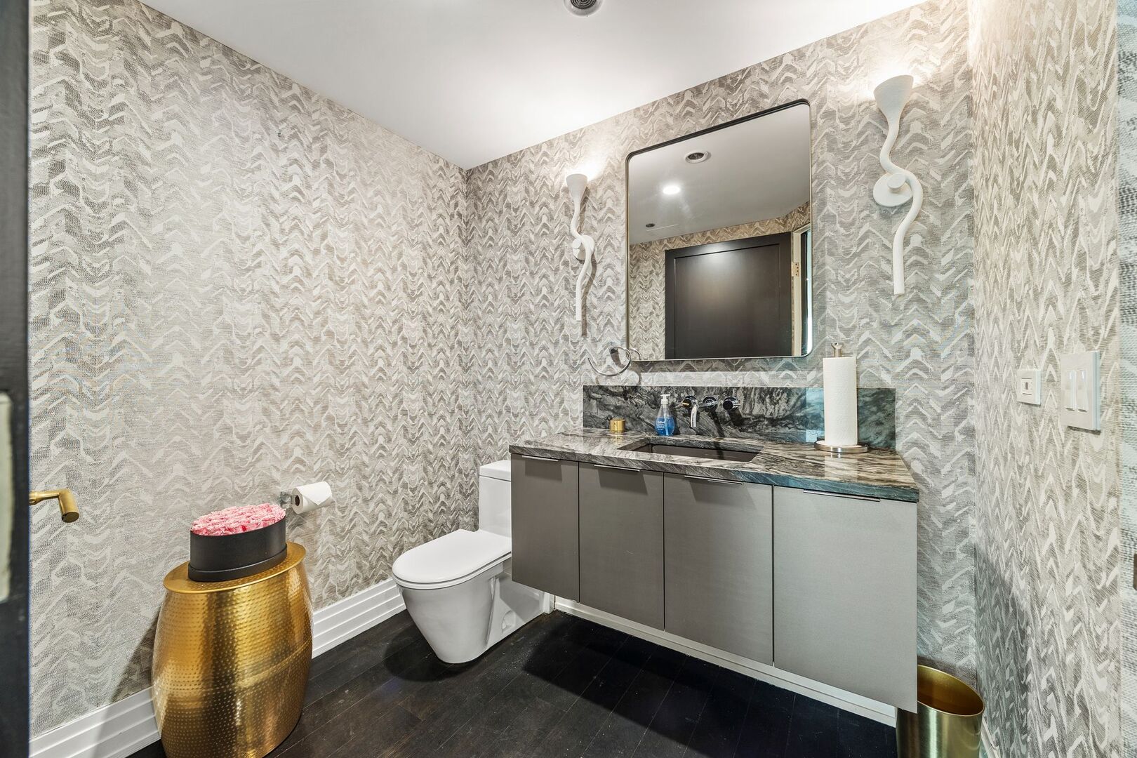 600 N Kingsbury Street Unit: 506