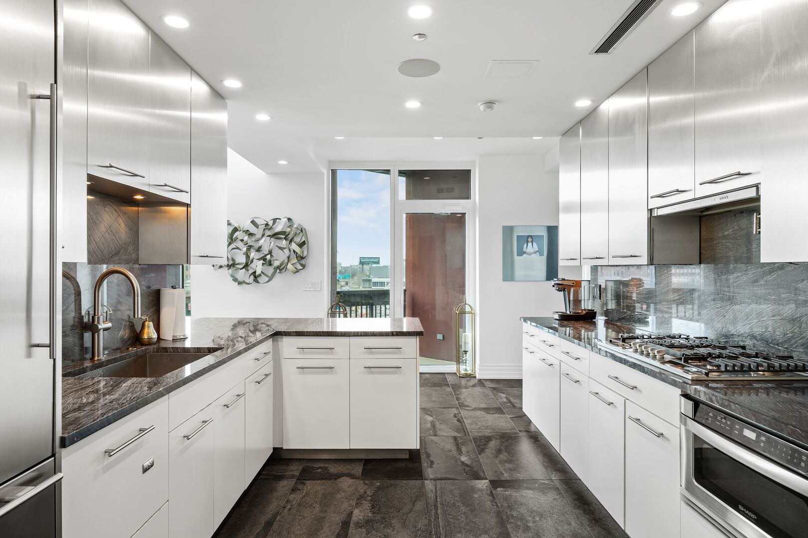 600 N Kingsbury Street Unit: 506