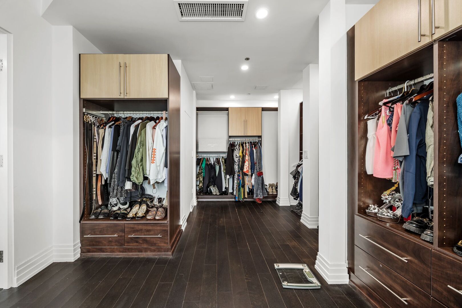 600 N Kingsbury Street Unit: 506