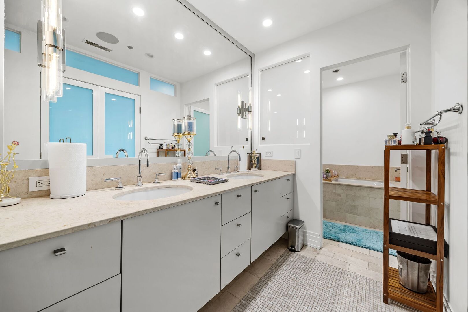 600 N Kingsbury Street Unit: 506