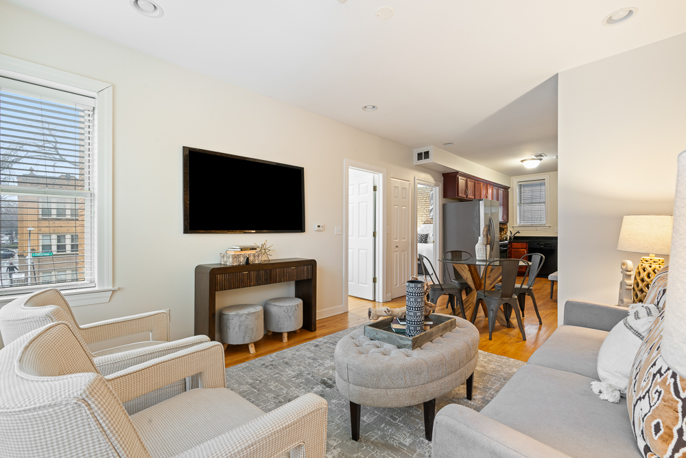 3335 W Byron Street Unit: 2