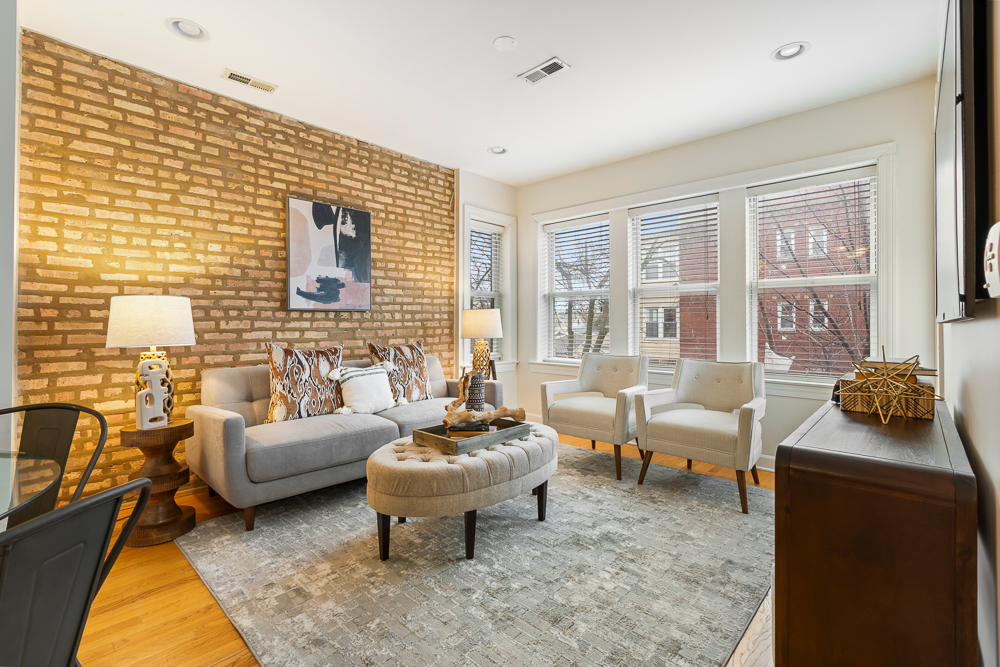 3335 W Byron Street Unit: 2