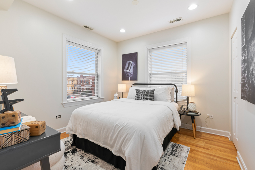 3335 W Byron Street Unit: 2