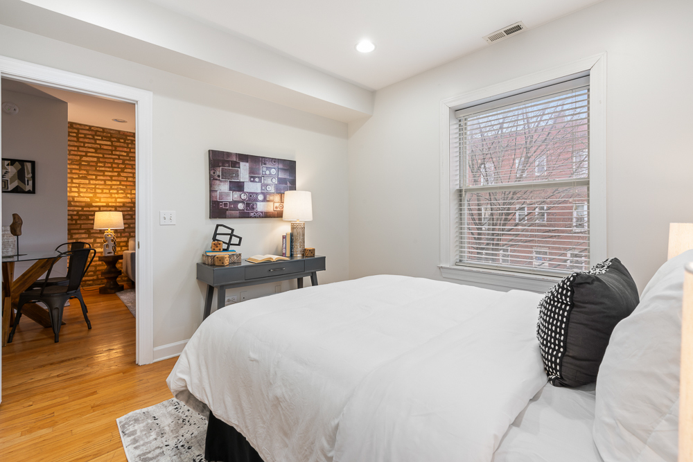 3335 W Byron Street Unit: 2