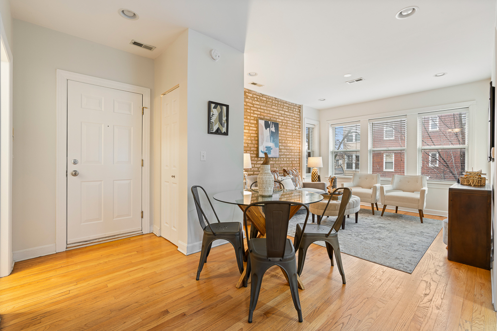 3335 W Byron Street Unit: 2