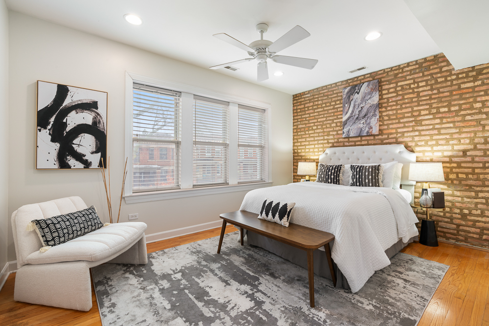 3335 W Byron Street Unit: 2
