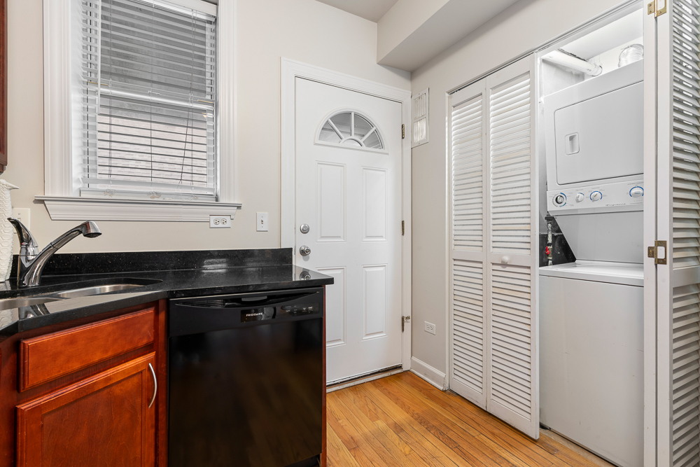 3335 W Byron Street Unit: 2