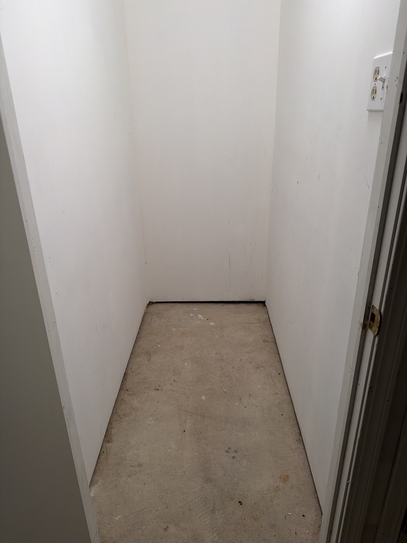 3335 W Byron Street Unit: 2