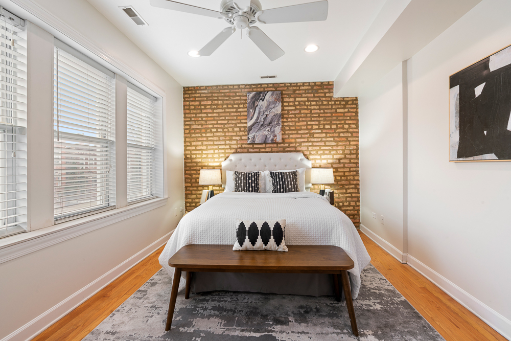3335 W Byron Street Unit: 2