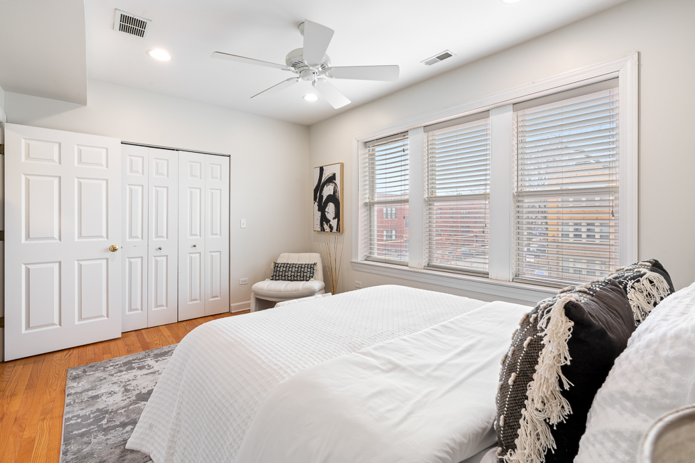 3335 W Byron Street Unit: 2