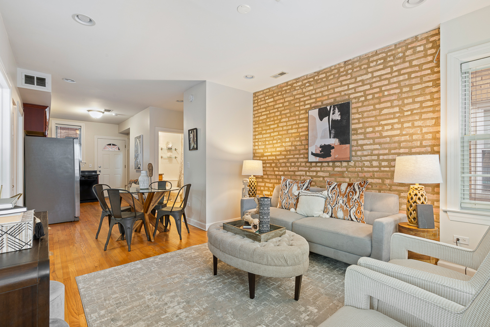 3335 W Byron Street Unit: 2