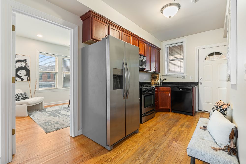 3335 W Byron Street Unit: 2