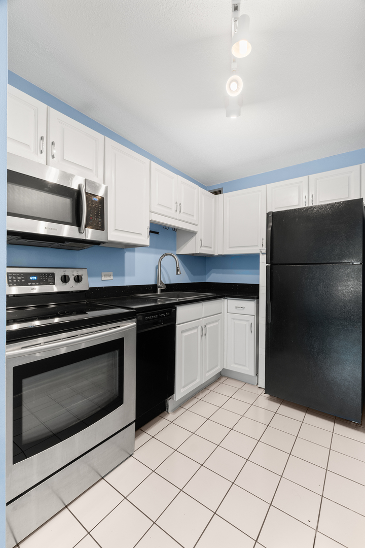 2728 N HAMPDEN Court Unit: 301