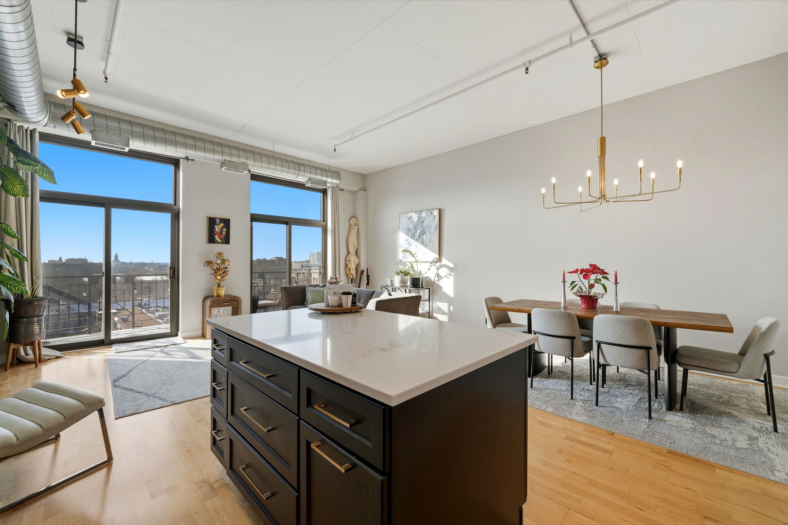 1301 W Madison Street Unit: 613