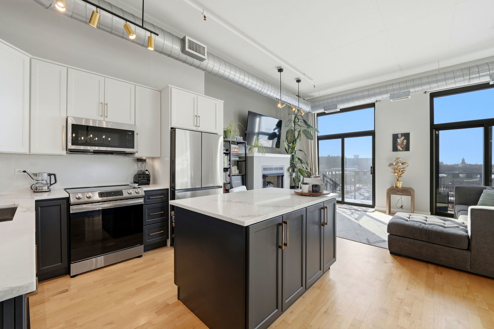 1301 W Madison Street Unit: 613