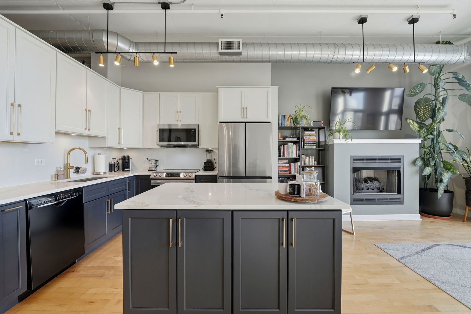 1301 W Madison Street Unit: 613