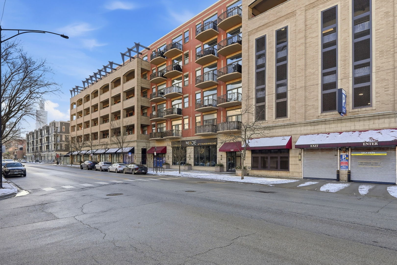 1301 W Madison Street Unit: 613
