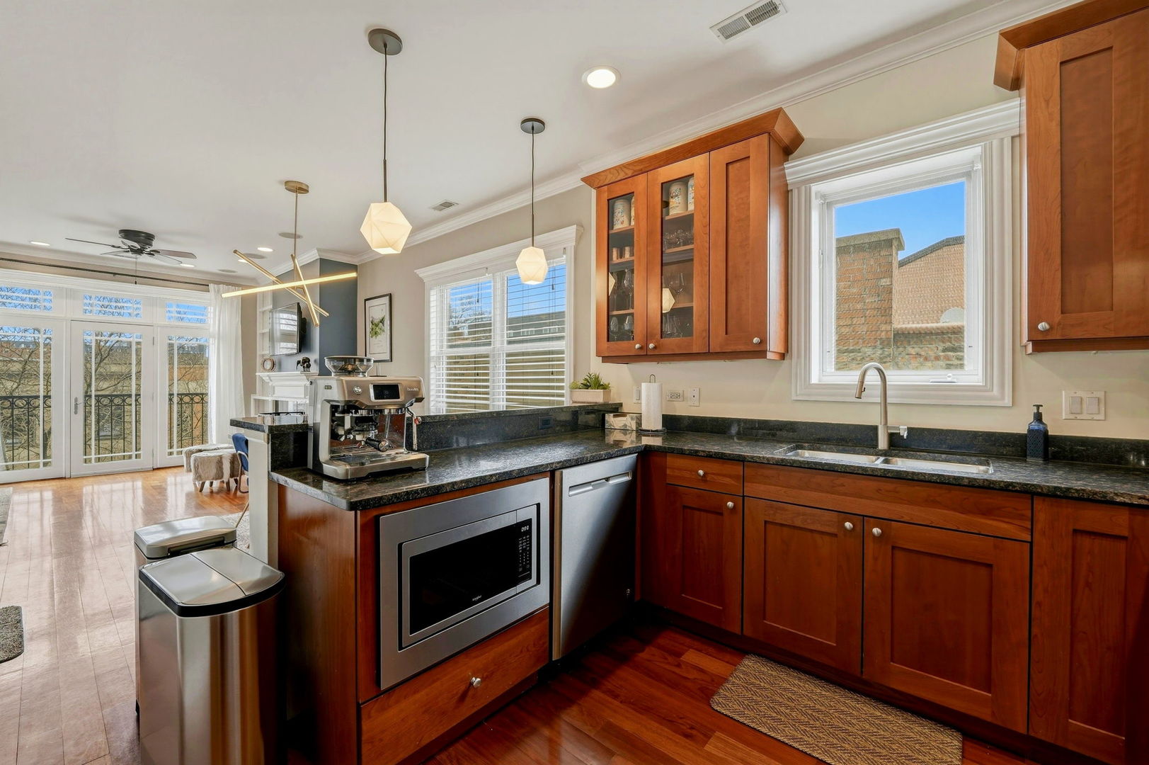 3537 N Reta Avenue Unit: 4