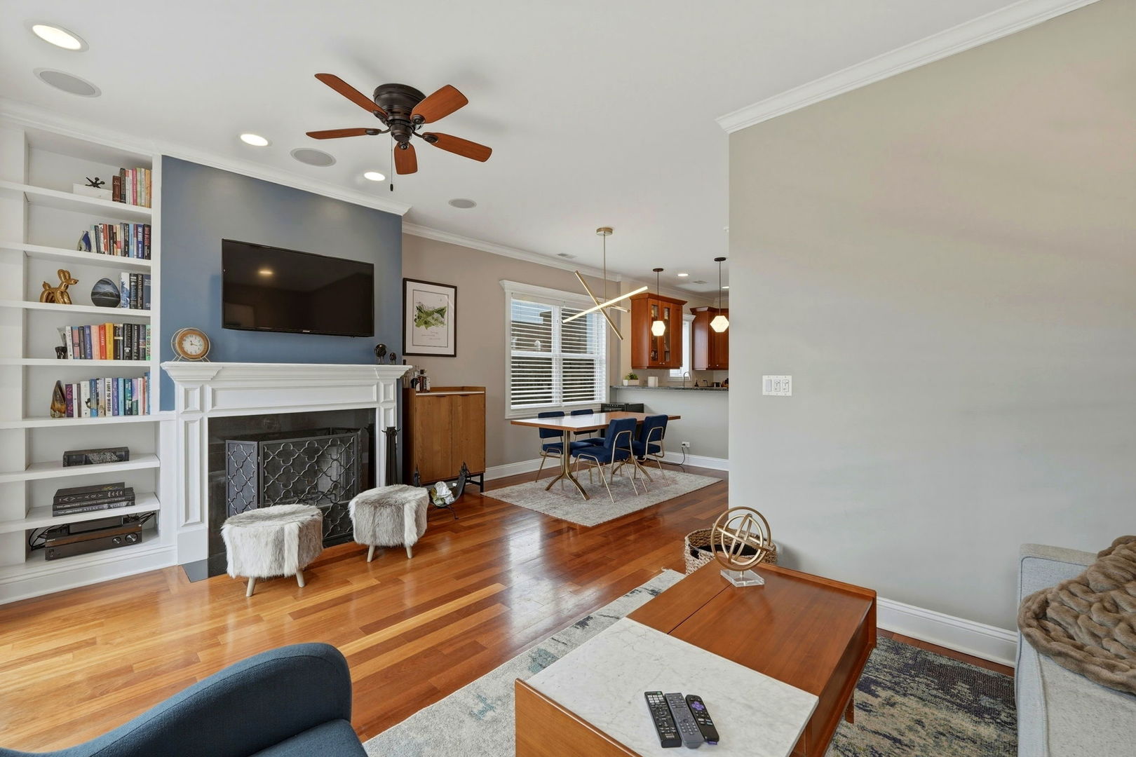 3537 N Reta Avenue Unit: 4