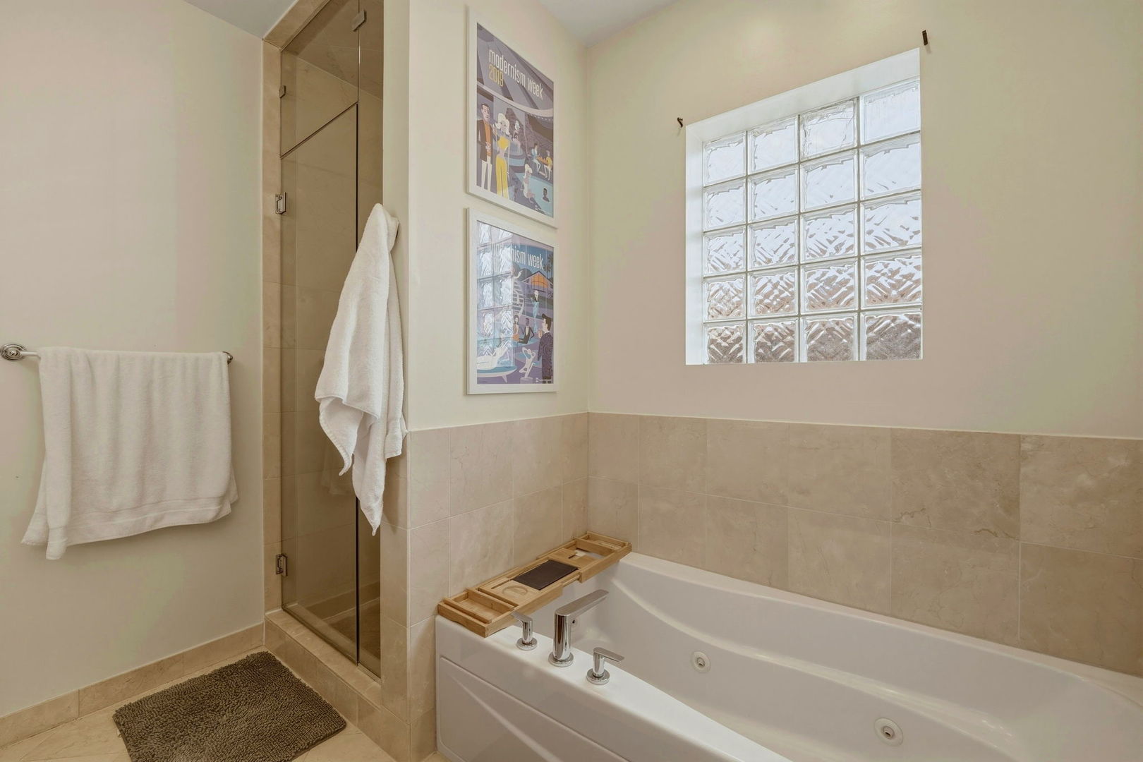 3537 N Reta Avenue Unit: 4