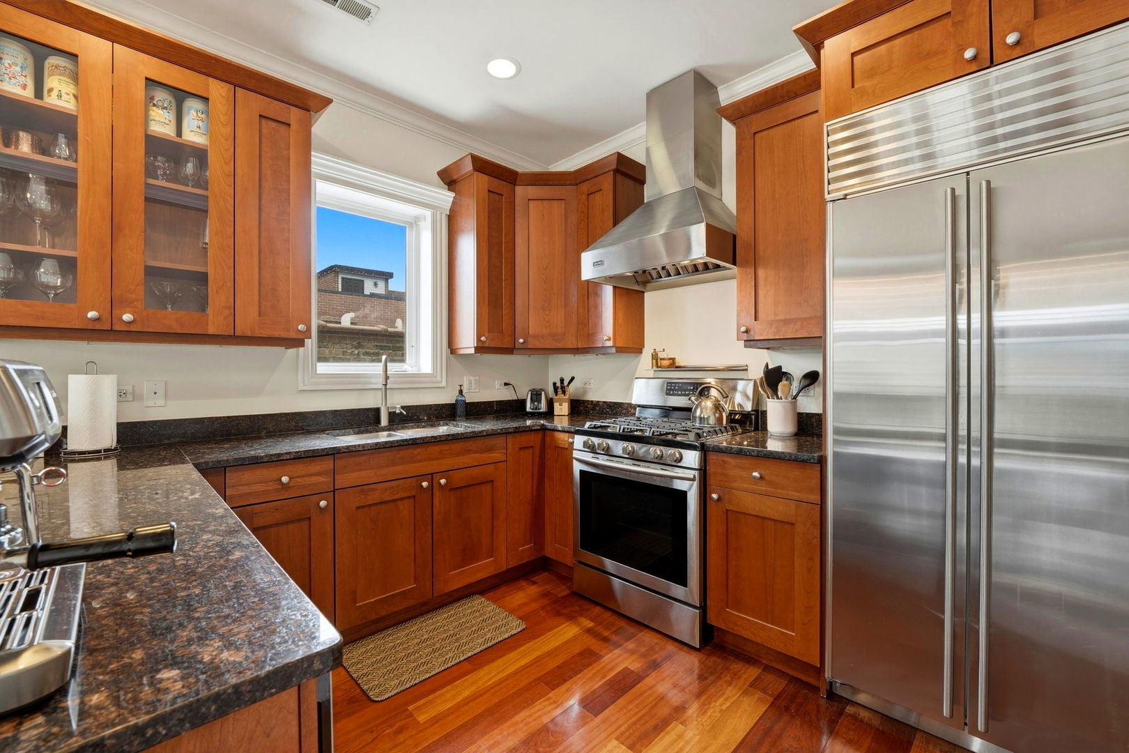 3537 N Reta Avenue Unit: 4