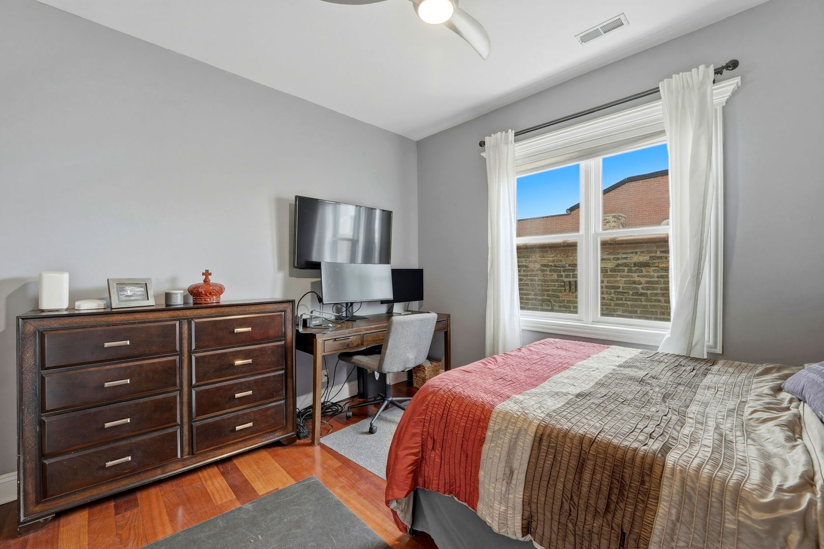 3537 N Reta Avenue Unit: 4