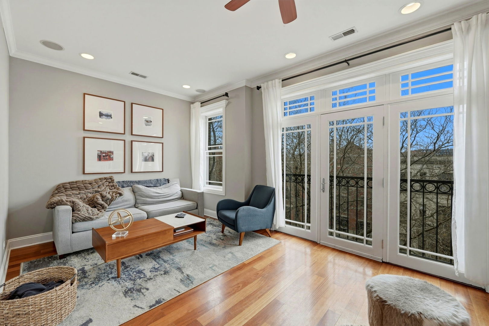 3537 N Reta Avenue Unit: 4