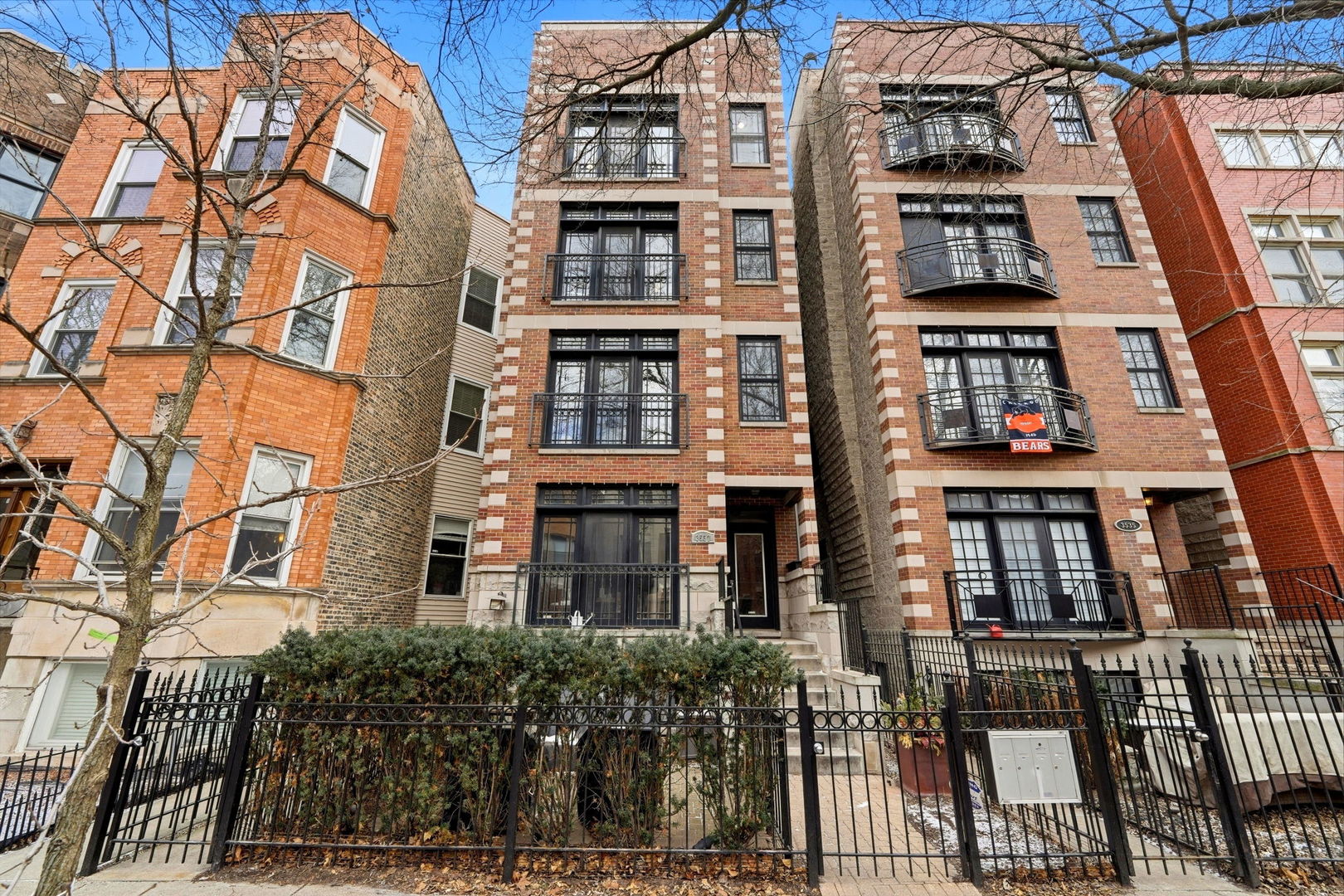 3537 N Reta Avenue Unit: 4