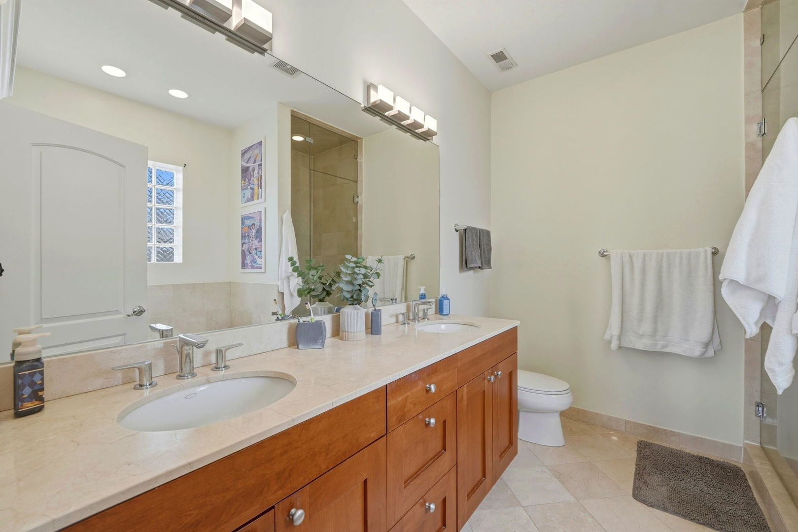 3537 N Reta Avenue Unit: 4