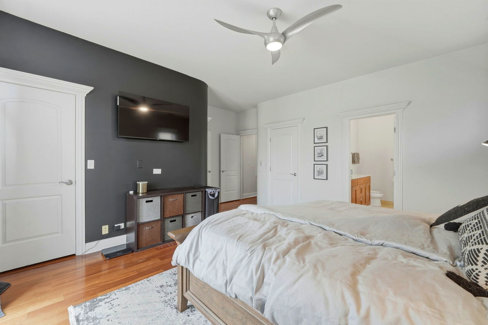 3537 N Reta Avenue Unit: 4