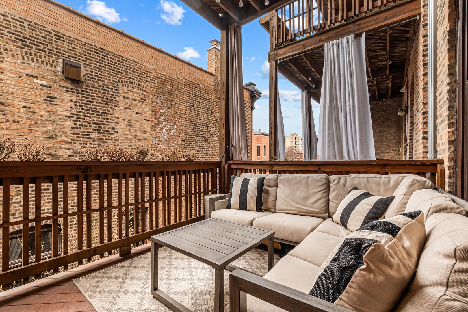 502 W Armitage Avenue Unit: 3